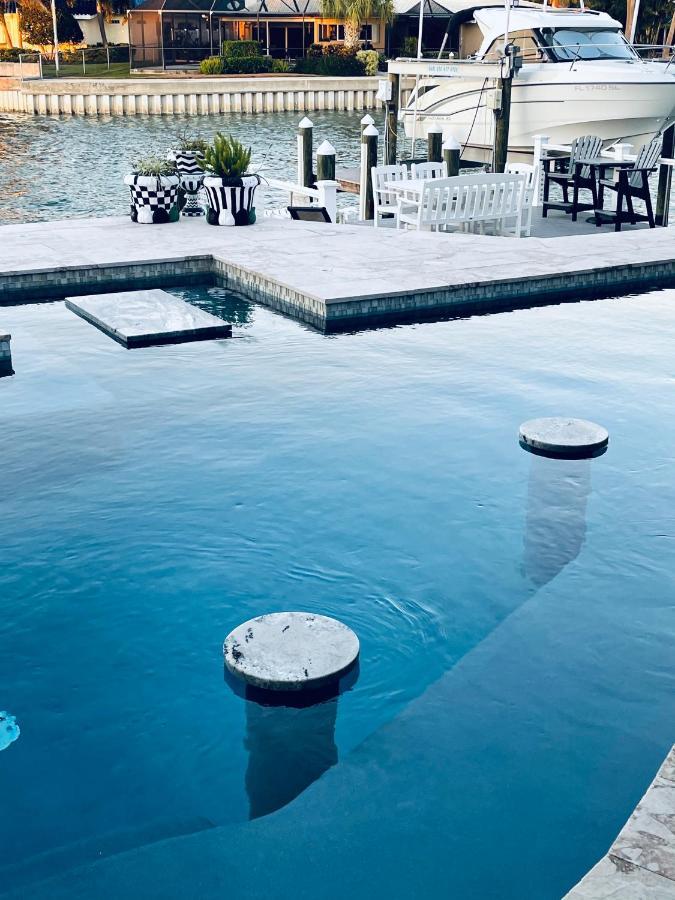 Modern Waterfront Pool & Hot Tub Paradise سانت بطرسبرج المظهر الخارجي الصورة